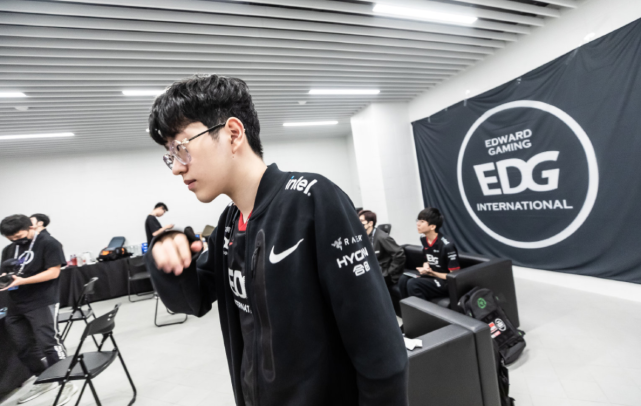 龙赛罗：欧冠圣歌响起时马竞永远无法击倒我们.