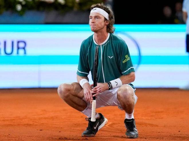 的表现尤为 的表现尤为